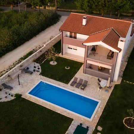 Вилла Lipa